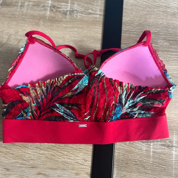 Victoria’s Secret Pink lightly lined push up bralette - Picture 2 of 2